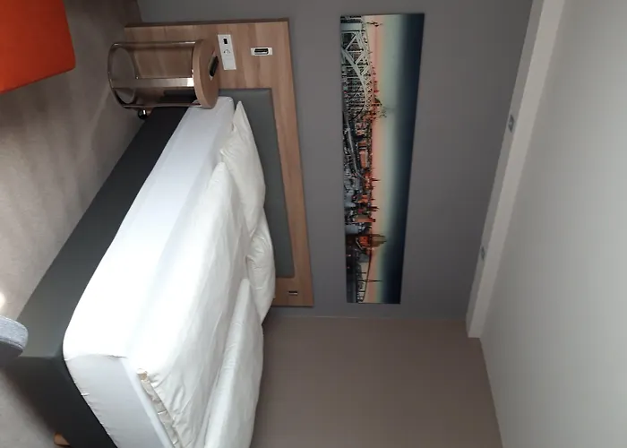 Hotel Panorama Hamburg-harburg 4*
